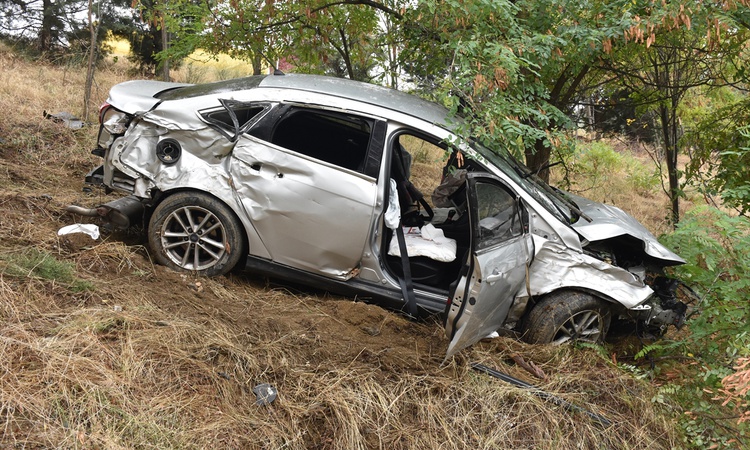Son Gelişme: Bilecik-Bozüyük kara yolunda devrilen otomobilde 4 kişi yaralandı