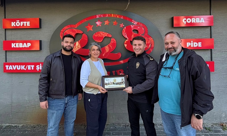 Son Gelişme: Bilecik İl Emniyet Müdürü Çağlar, esnafı ziyaret edip hediye verdi