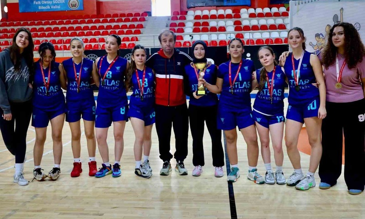 Son Gelişme: Bilecik'te genç kızlar basketbolda dereceye giren takımlar kupa ve madalya aldı: Gelişmeler Takip