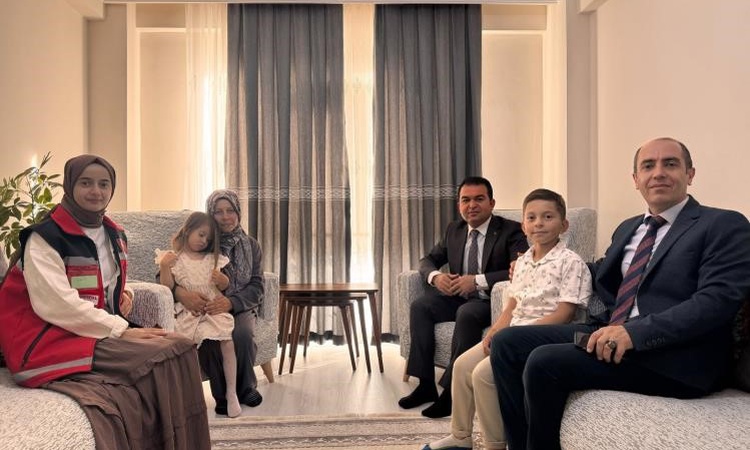 Son Gelişme: Bilecik'te işitme engelli Ali ve ailesi, İşitme Engelliler Haftası'nda ziyaret edildi: Gelişmeler