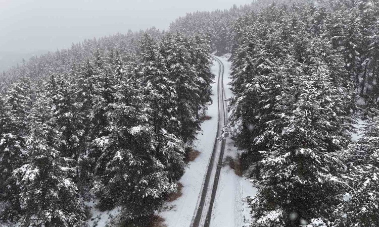 Son Gelişme: Bolu'nun yüksek kesimlerinde kar etkili oldu, Kartalkaya yolu beyaza büründü | İşte Tüm Ayrıntıla