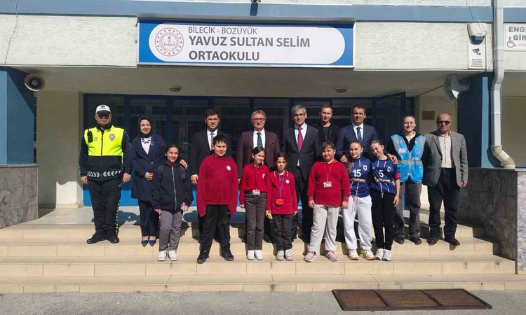 Son Gelişme: Bozüyük Kaymakamı Helvacı iki okulda öğretmen ve öğrencilerle görüştü ve Merak Edilenler