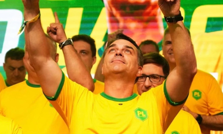 Son Gelişme: Brezilya'da işler karışıyor: Başkan adayı Flávio Bolsonaro’nun pasaportlarına el konuldu, ülkeden