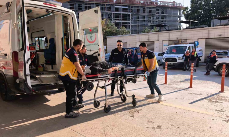 Son Gelişme: Bursa İnegöl'de ampul değiştirmek isteyen iş yeri sahibi 3 metreden düşüp yaralandı | İşte Tüm Ay