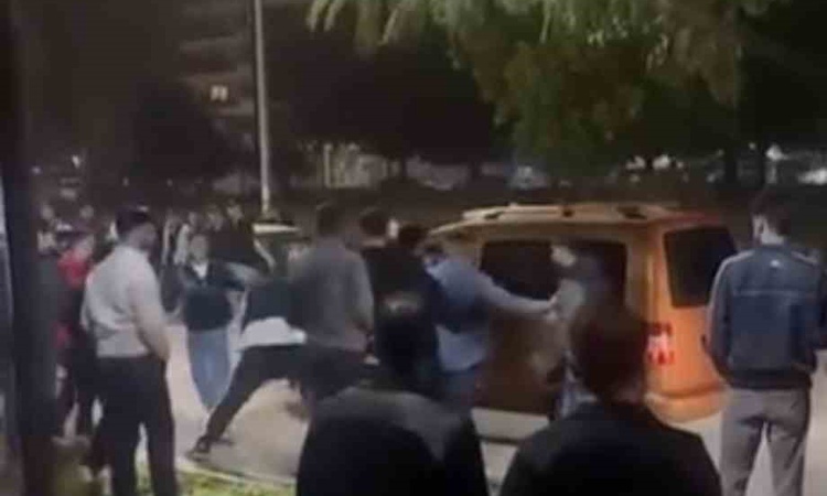Son Gelişme: Bursa Yıldırım'da parkta tartışma kavgaya dönüştü, anlar amatör kameraya yansıdı