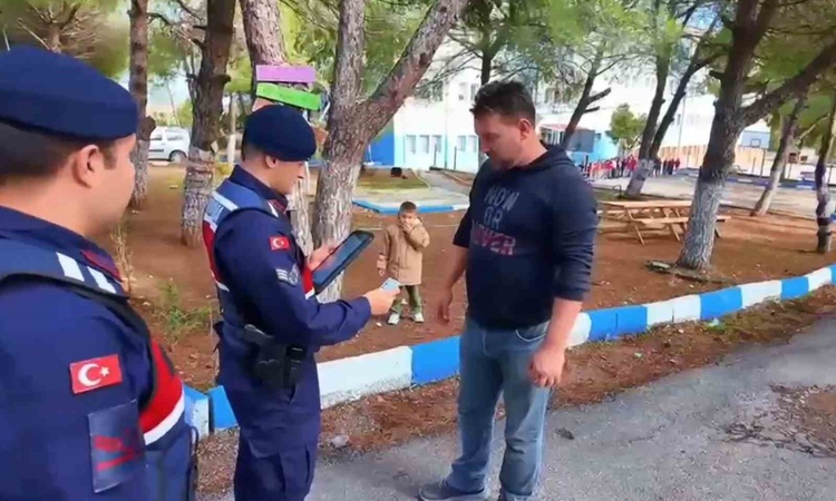Son Gelişme: Çanakkale'de jandarma, okul çevresi denetimlerini eğitim yılı boyunca sürdürecek ve Merak Edilenl