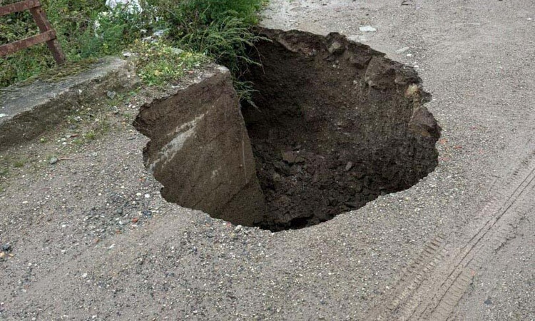 Son Gelişme: Çanakkale'de sağanak nedeniyle Biga'da yol çöktü, Gelibolu'da tekneler karaya vurdu ve Merak Edil