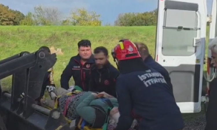 Son Gelişme: Çatalca'da kolu kırılan 64 yaşındaki kadın, taşan dereden kepçeyle geçirildi