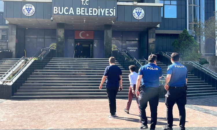 Son Gelişme: CHP'li Buca Belediyesine haciz! İcra memurları polisle birlikte binaya girdi ve Merak Edilenler