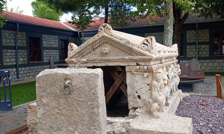 Son Gelişme: Çivril'deki Roma dönemi Amazonlar lahdi, Denizli Kent Müzesi bahçesinde sergileniyor