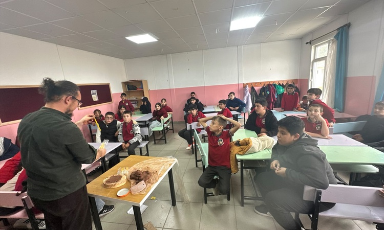 Son Gelişme: Çorum Alaca'da Ceritler Ortaokulu öğrencilerine bilim ve teknoloji eğitimi verildi ve Merak Edile