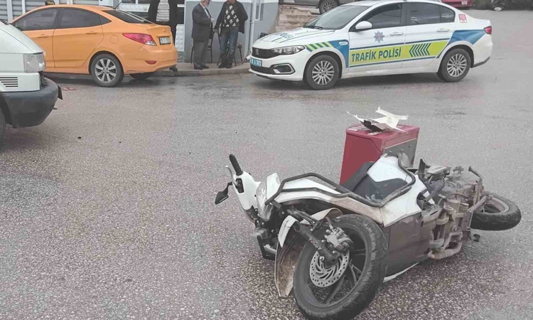 Son Gelişme: Çorum Alaca'da minibüsle çarpışan motosikletin sürücüsü yaralandı ve Merak Edilenler