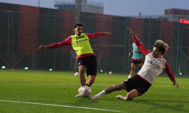 Son Gelişme: Çorum FK, Erzurumspor FK maçı öncesi Burak Yılmaz yönetiminde antrenman yaptı: Gelişmeler Takip E