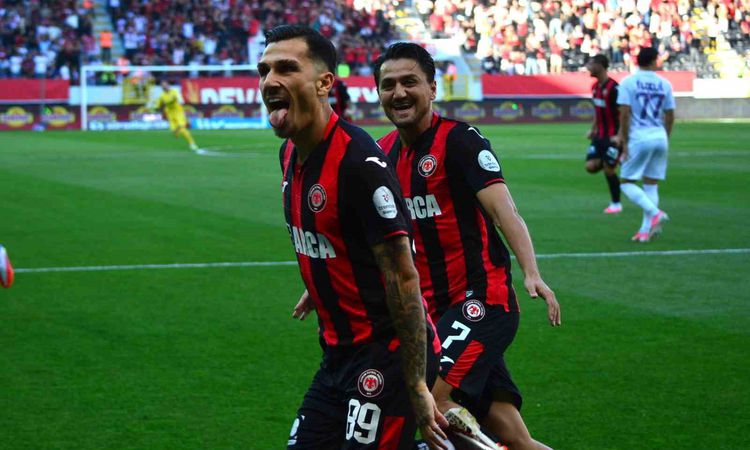 Son Gelişme: Çorum FK, Eyüpspor Karşısında İlk Yarıda Öne Geçti: 1-0: Gelişmeler Takip Ediliyor