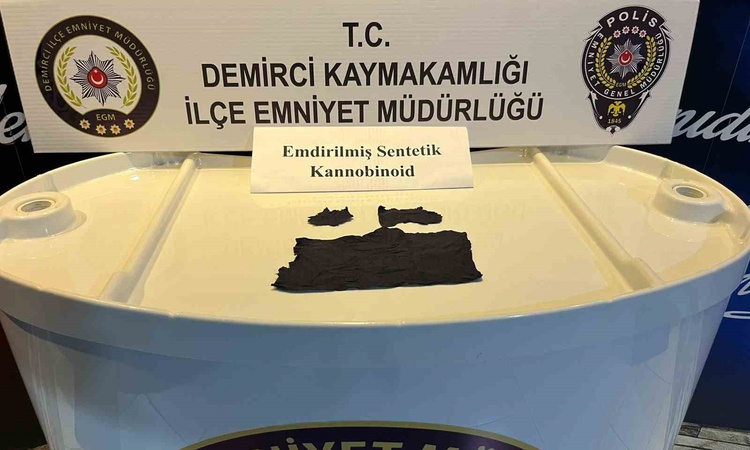 Son Gelişme: Demirci'de araçta bin içimlik sentetik kannabinoid ele geçirildi, şüpheli hakkında tutuklama kara
