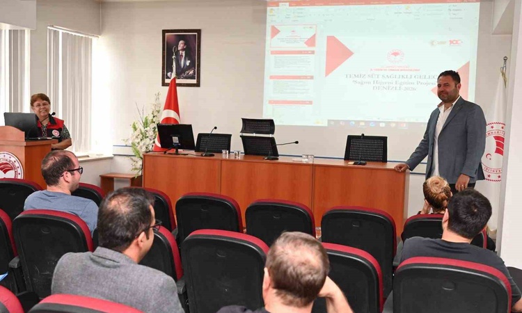 Son Gelişme: Denizli Tarım ve Orman Müdürü Zayim, 1140 yetiştiriciye temiz süt projesini kamuoyuna ilan etti |