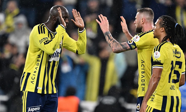 Son Gelişme: Derbi öncesi 3 golle 3 puan! Fenerbahçe ligde moral buldu: Gelişmeler Takip Ediliyor