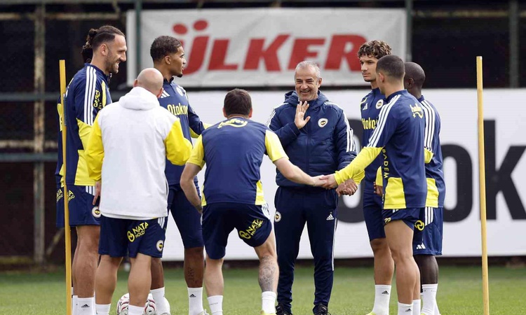 Son Gelişme: Derbi öncesi Fenerbahçe'de 2 eksik! Mert Müldür dönüyor, İsmail Kartal'ın muhtemel 11'i netlik ka