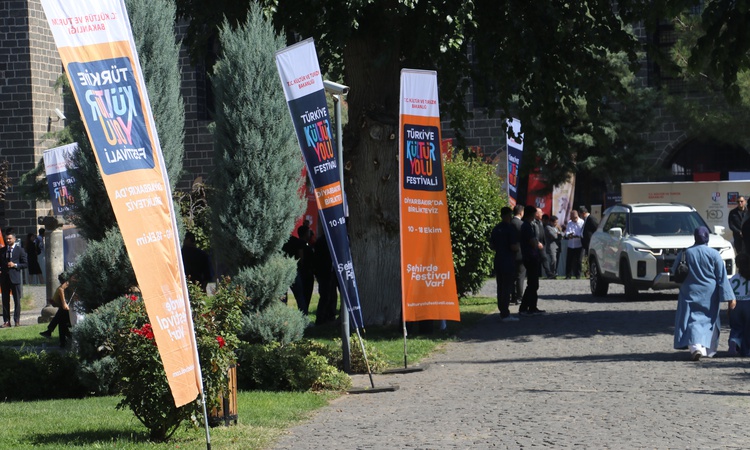 Son Gelişme: Diyarbakır Kültür Yolu Festivali'nde ilk 5 günde 700 bin sanatsevere ulaşıldı ve Merak Edilenler