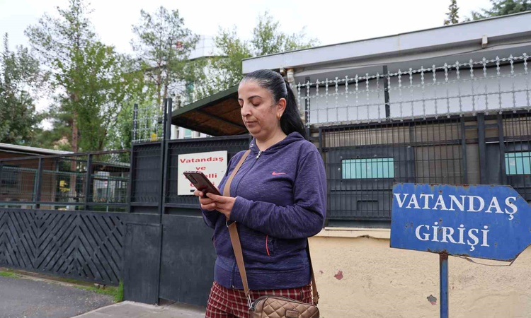 Son Gelişme: Diyarbakır'da sahte polisler 70 yaşındaki kadından 1 kilo 200 gram altın aldı - Son Dakika Bilgil