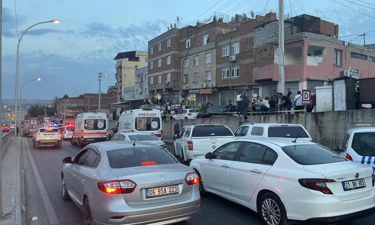 Son Gelişme: Diyarbakır Yenişehir'de silahlı kavgada 3 kişi yaşamını yitirdi | İşte Tüm Ayrıntılar
