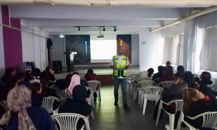 Son Gelişme: Düzce Akçakoca'da Nene Hatun MTAL öğrencilerine iş güvenliği eğitimi verildi: Gelişmeler Takip Ed