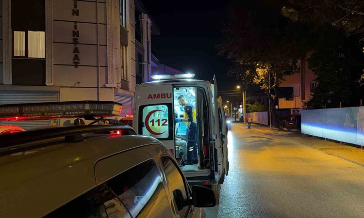 Son Gelişme: Düzce Aydınpınar Caddesi'nde kaldırıma çarpan motosiklet devrildi, 2 kişi yaralandı - Son Dakika