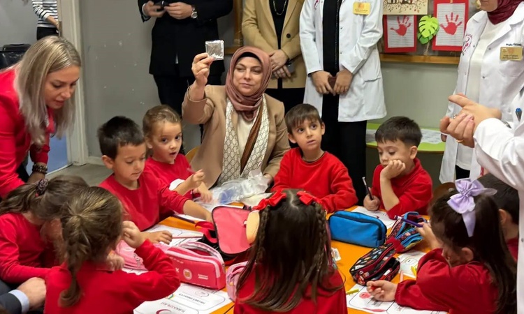 Son Gelişme: Düzce'de Kaptan Altay Altuğ Kızılay Anaokulunda Kızılay Haftası etkinliği düzenlendi - Son Dakika