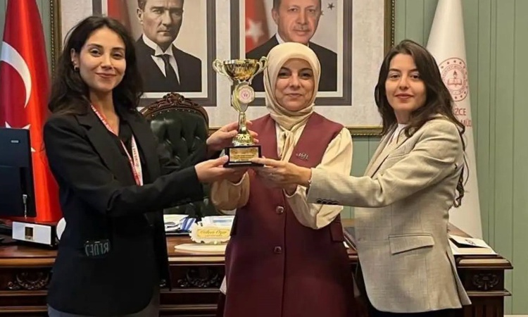 Son Gelişme: Düzce Valiliği kadın masa tenisçileri Kamu Spor Oyunları'nda il şampiyonu oldu