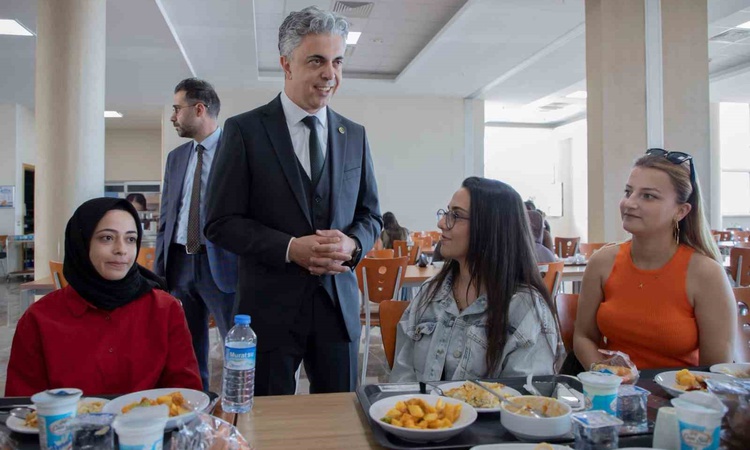 Son Gelişme: EBYÜ Rektörü Kuyrukluyıldız sosyal tesiste öğrencilerin görüşlerini dinledi
