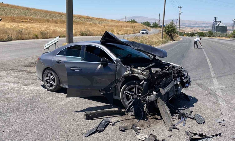 Son Gelişme: Elazığ'da ağustos ayı trafik bilançosu 377 kaza, 298 yaralı olarak resmen duyuruldu - Son Dakika