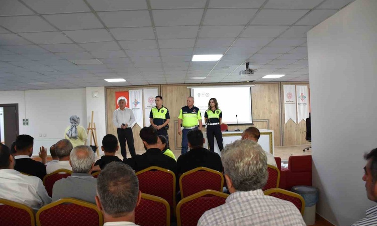 Son Gelişme: Emniyet ve Jandarma, Batman'da servis şoförlerine ve rehberlere trafik eğitimi verdi: Gelişmeler
