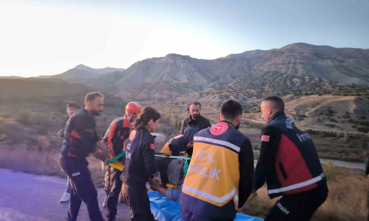 Son Gelişme: Erzincan Kemah'ta traktör altında sıkışan sürücüyü AFAD ve itfaiye kurtardı: Gelişmeler Takip Edi