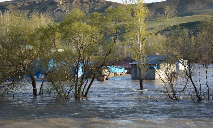 Son Gelişme: Erzincan'da kuvvetli yağış bekleniyor, çiftçiler ve hayvancılıkla uğraşanlar uyarıldı ve Merak Ed
