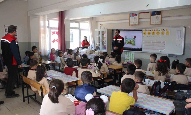 Son Gelişme: Erzincan'da Mamahatun 17 Şubat İlkokulunda öğrencilere organik tarım eğitimi verildi - Son Dakika