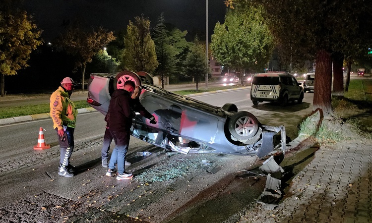 Son Gelişme: Erzincan'da otomobil ile hafif ticari araç çarpıştı, otomobilin sürücüsü yaralandı
