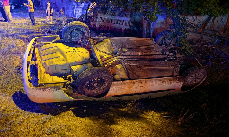 Son Gelişme: Erzincan-Sivas kara yolunda devrilen otomobilde iki kişi yaralandı