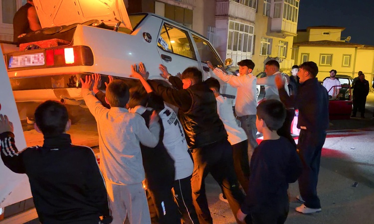 Son Gelişme: Erzurum'da 14 araçlık konvoyla kız istemeye giden Şahin, mahalleliden özür diledi: Gelişmeler Tak