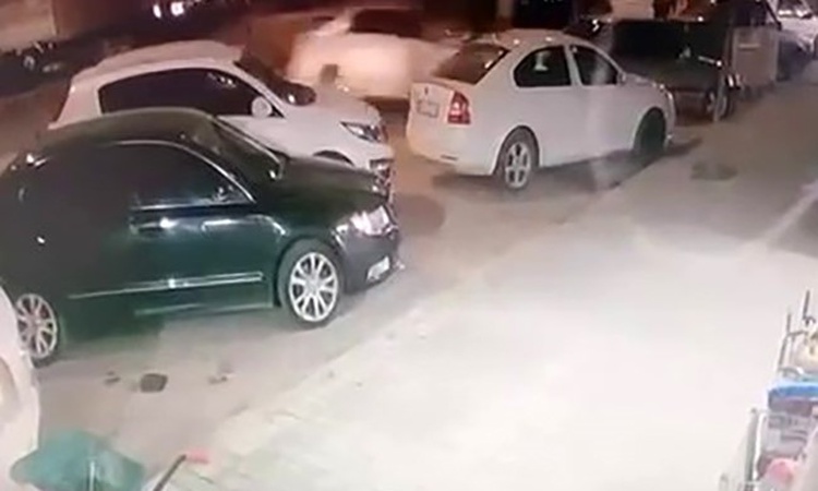 Son Gelişme: Erzurum Aziziye'de direksiyonu kilitlenen otomobil iki araca çarptı, 1 kişi yaralandı ve Merak Ed