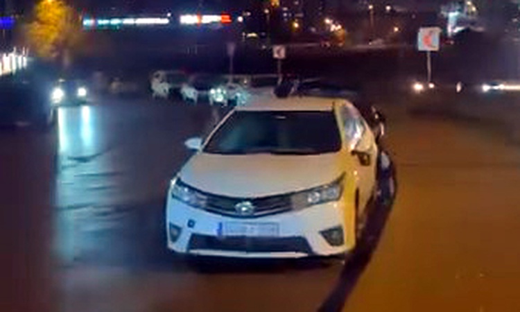 Son Gelişme: Esenyurt'ta 4 otomobilin dikiz aynasına zarar veren kimliği belirsiz kişiler aranıyor