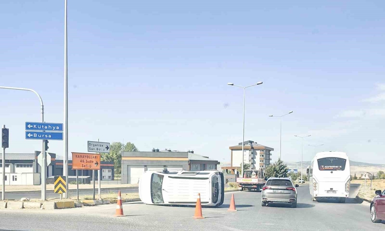 Son Gelişme: Eskişehir’de hafif ticari araç devrildi: 5 yaralı - Son Dakika Bilgileri