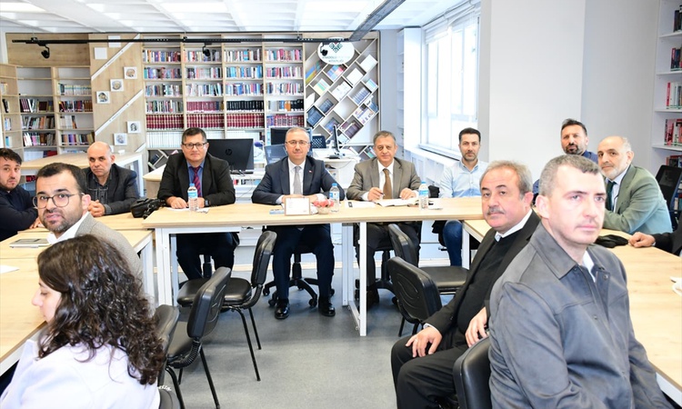 Son Gelişme: Eskişehir'de imam hatip okulları toplantısı Sinan Aydın başkanlığında yapıldı: Gelişmeler Takip E