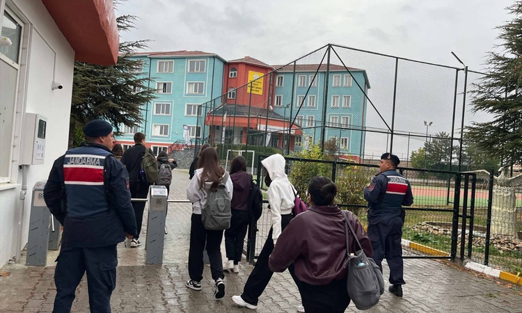 Son Gelişme: Eskişehir'de jandarma, 80 okul ve çevresini, 24 servis aracını denetledi ve Merak Edilenler