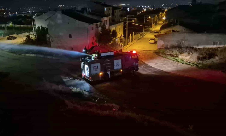 Son Gelişme: Eskişehir'de parkta traktör lastiği yakan gençler polisi görünce kaçtı: Gelişmeler Takip Ediliyor