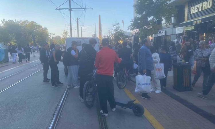 Son Gelişme: Eskişehir'de scooter ile otomobil çarpıştı, scooter sürücüsünün durumu iyi