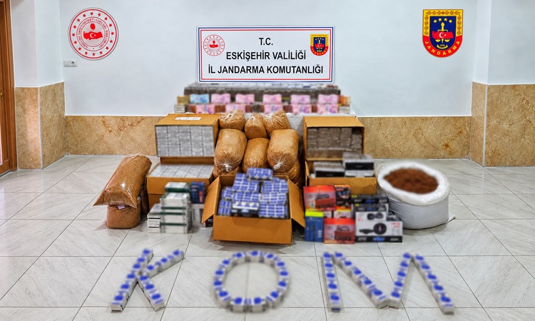 Son Gelişme: Eskişehir Sivrihisar'da kaçak sigara operasyonunda 1 milyon 10 bin TL ele geçirildi