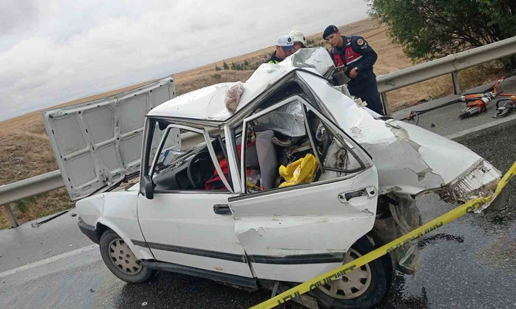 Son Gelişme: Eskişehir'de tırın arkadan çarptığı otomobilde 2 kişi yaşamını yitirdi - Son Dakika Bilgileri