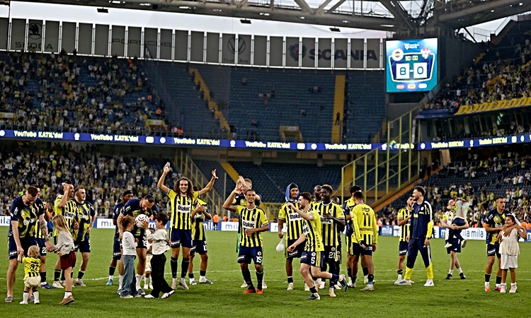 Son Gelişme: Fenerbahçe'de 8-0 sonrası sürpriz ayrılık! Yıldız isim gitmek istiyor | İşte Tüm Ayrıntılar