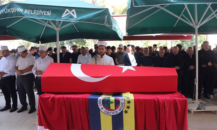 Son Gelişme: Fenerbahçe, tribünde kalp krizi sonucu vefat eden gazinin çocuklarına destek olacak