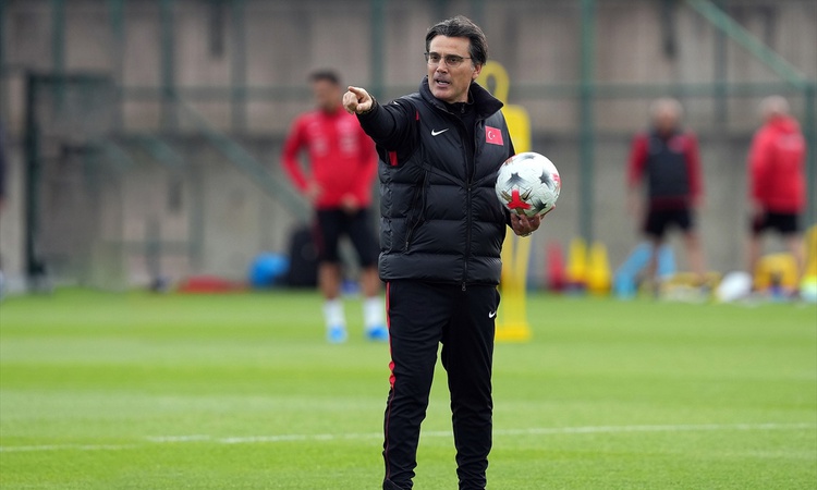 Son Gelişme: Fransa'ya 1-0 yenilen A Milli Futbol Takımı, İtalya maçı için yarın Bursa'ya gidecek - Son Dakika
